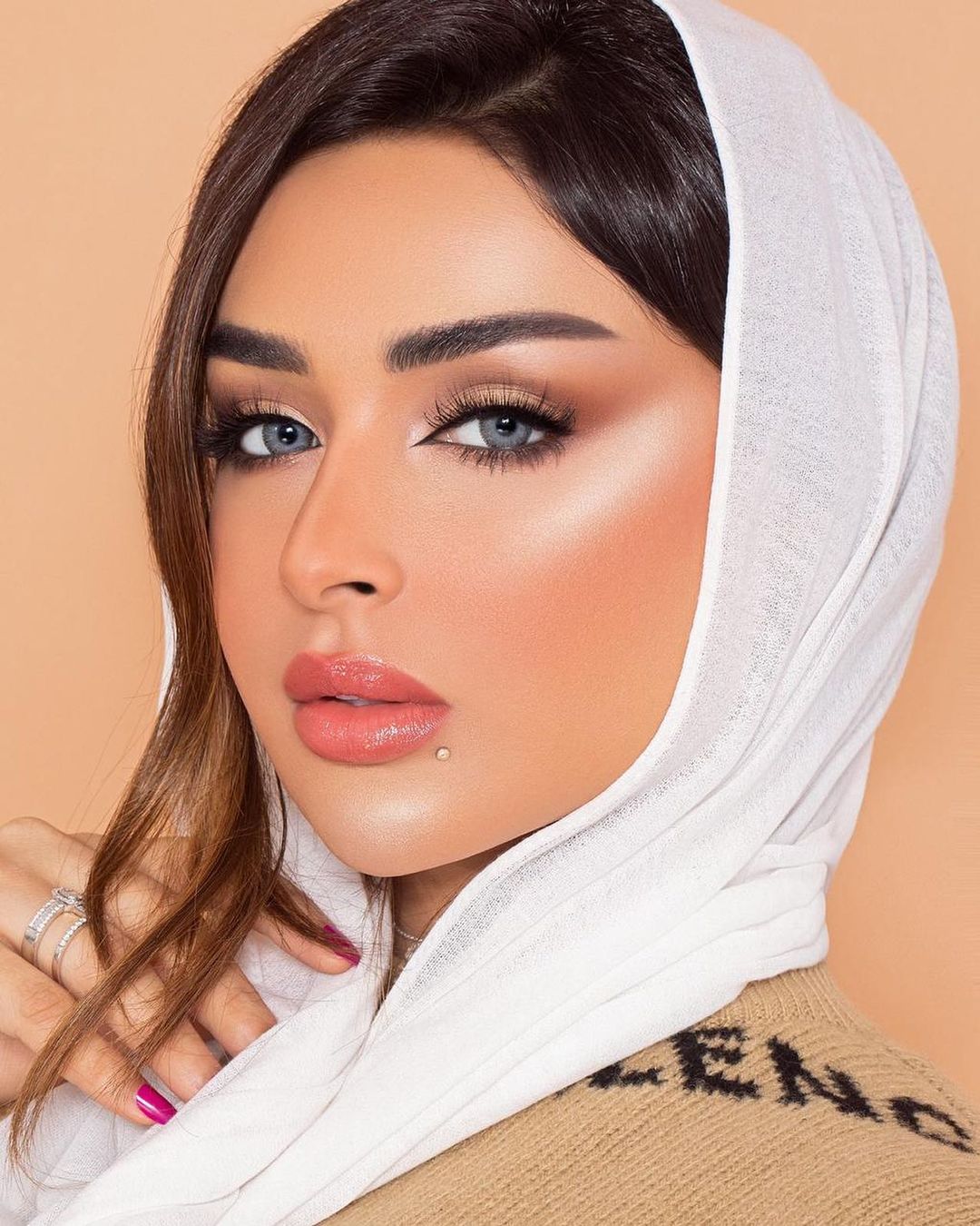 مكياج عيون ناعم مع الأيلاينر