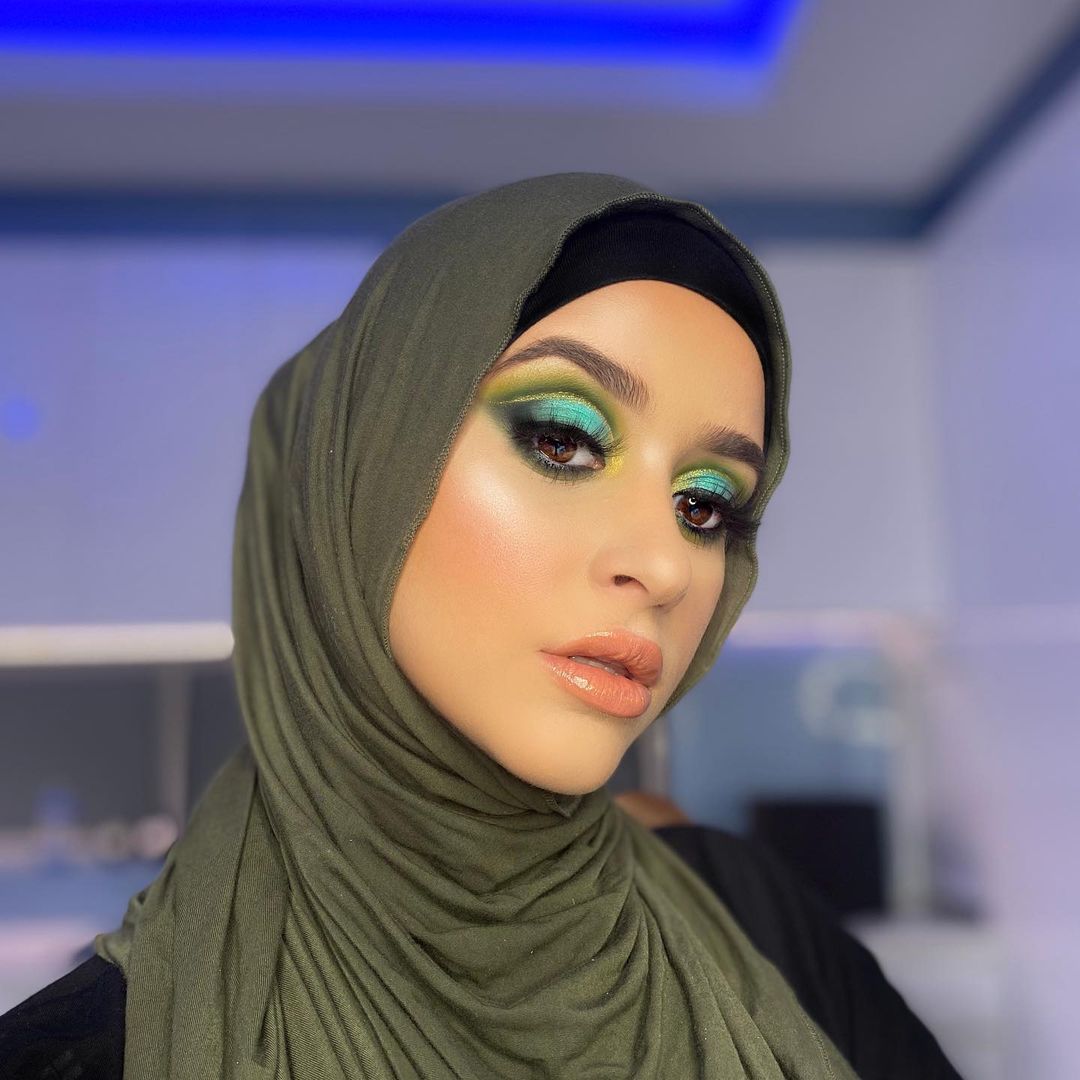 مكياج عيون سموكي ملون
