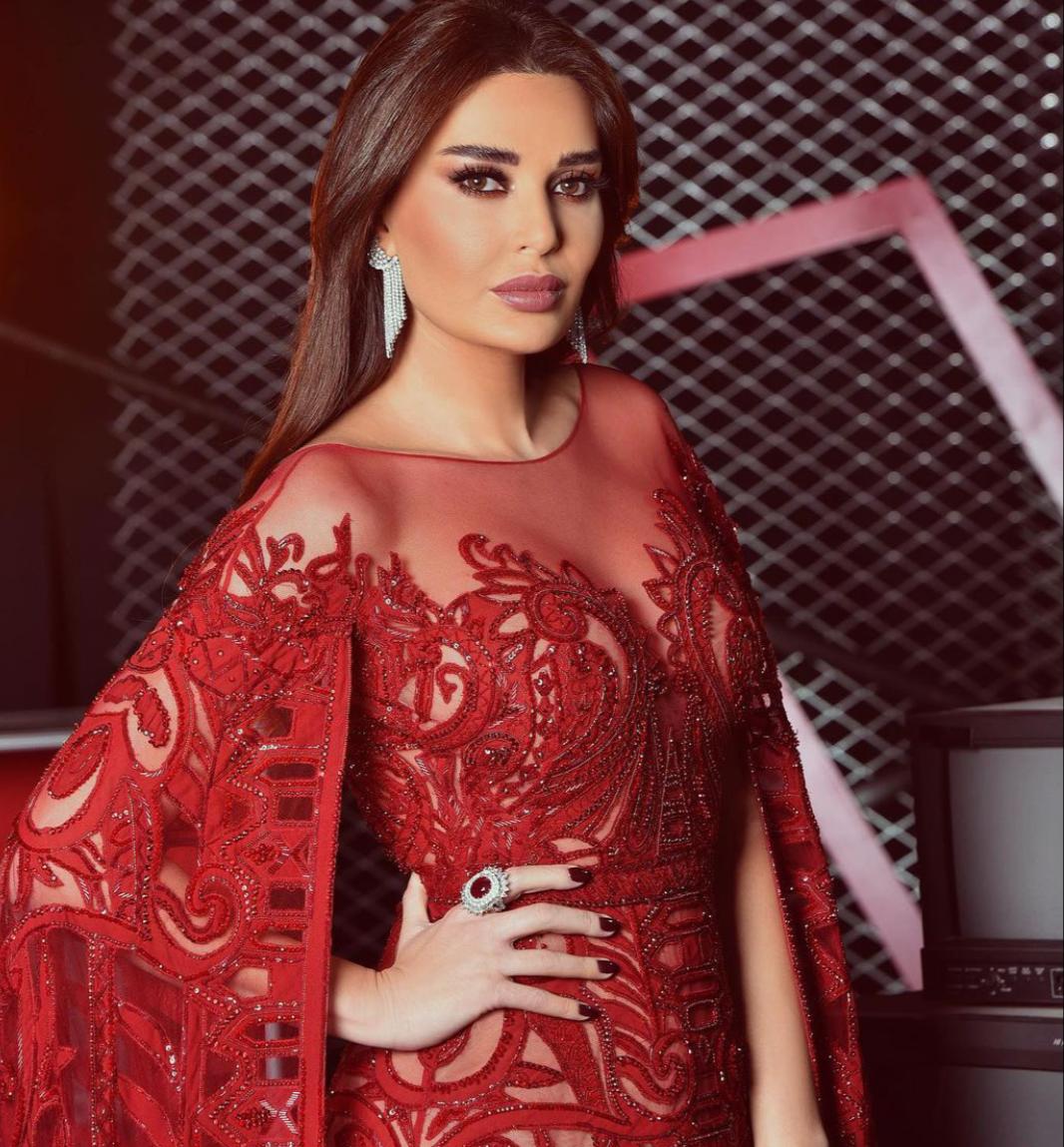 مكياج مرح وأنثوي من سيرين عبد النور