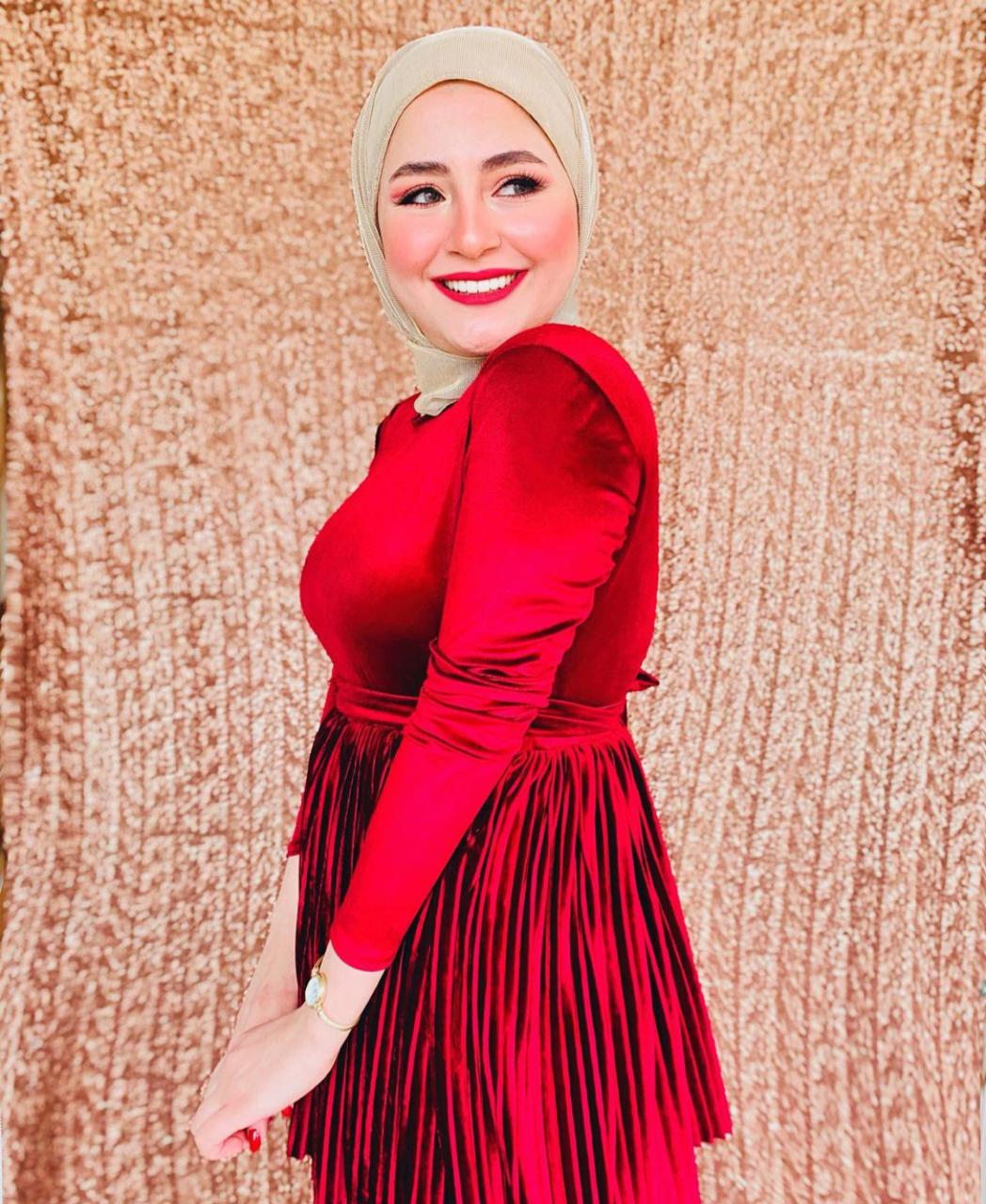 خيارات فساتين المخمل للمحجبات