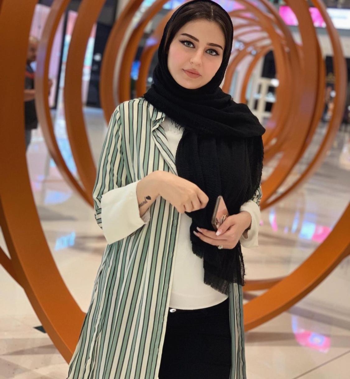 إطلالات شتوية ناعمة للشابات