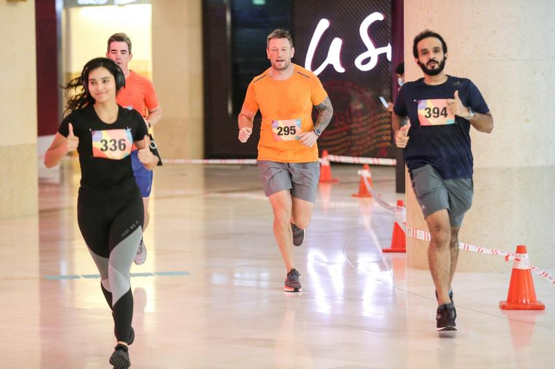 سباق وردي للتوعية بسرطان الثدي بأبوظبي