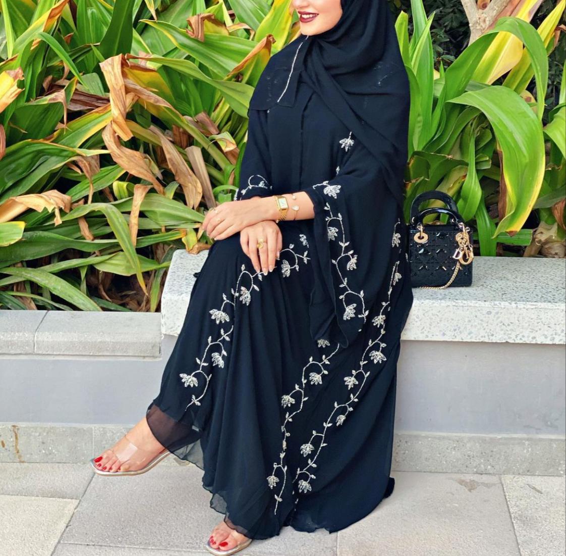 عبايات لذوات الجسم الكمثري