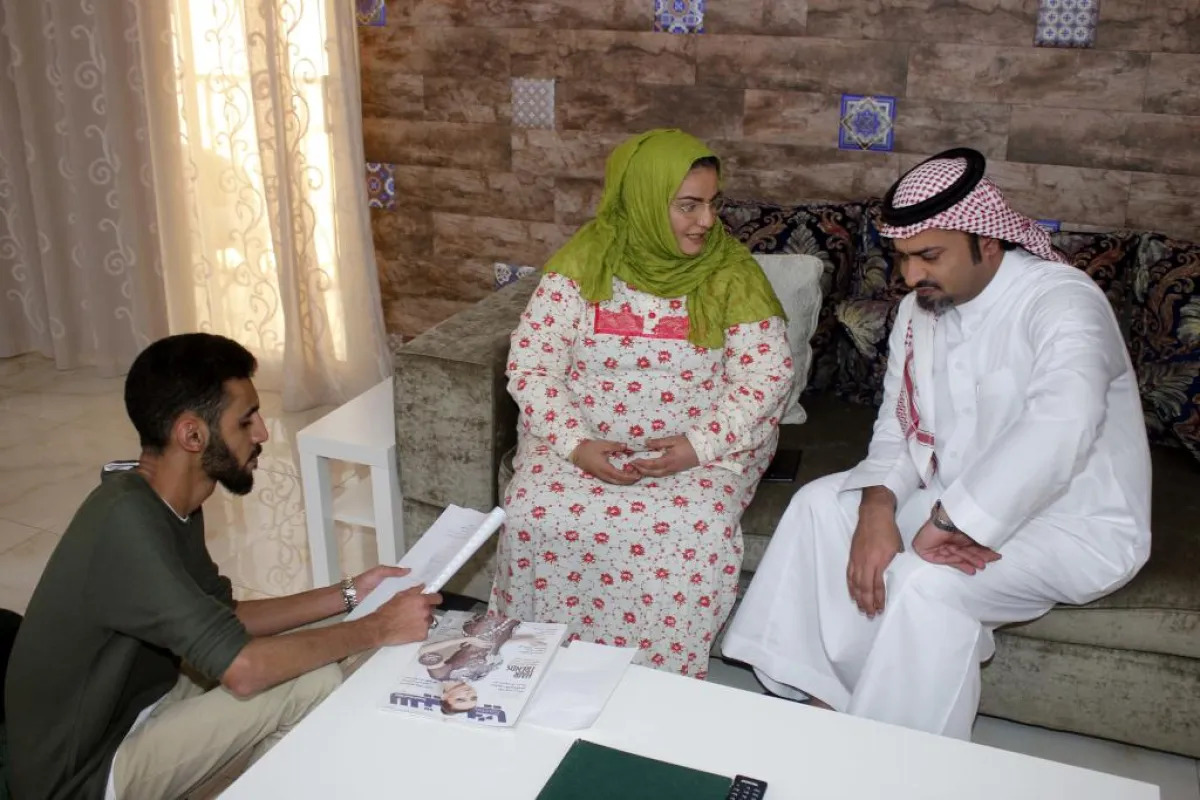 المخرج محمود السفير يشرح المشهد لمحمد بكر وأمنة حزام