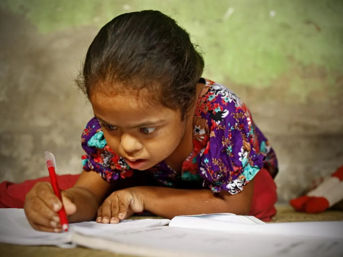 صورة لطفلة مصابة بالتوحد