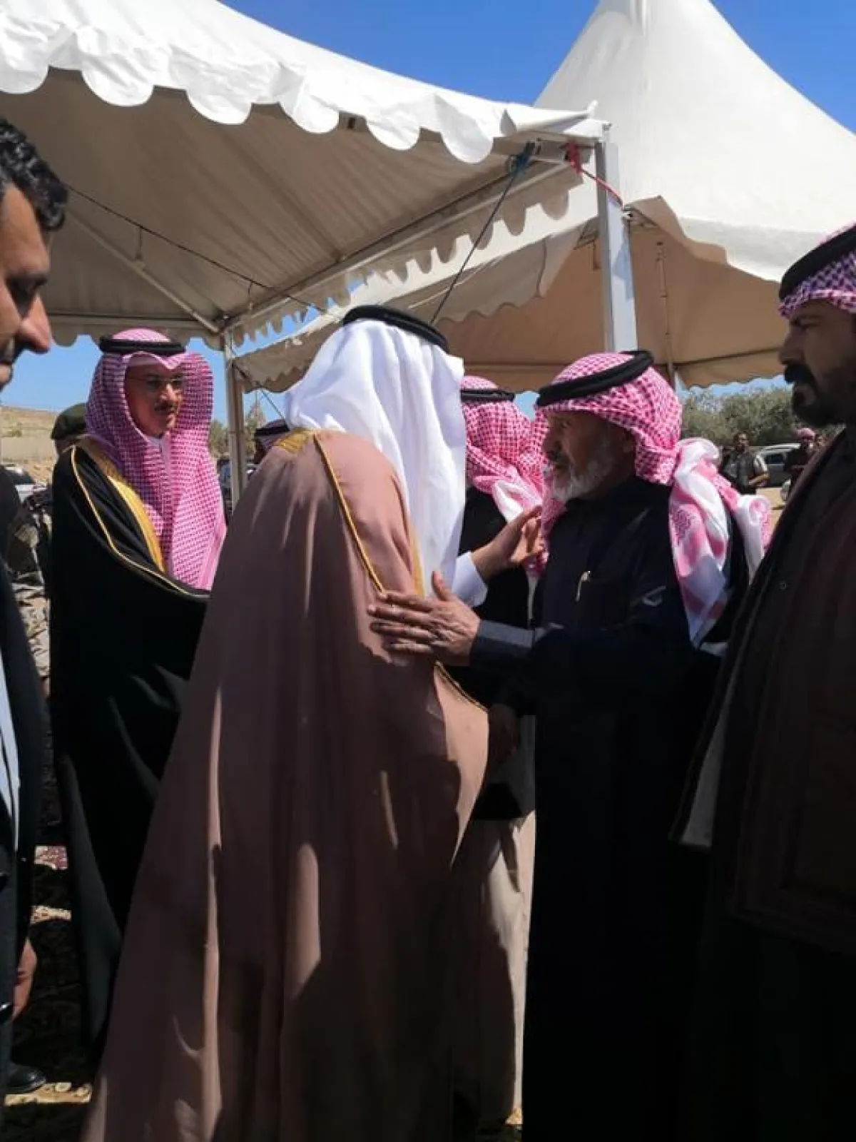سمو الأمير يعزي عائلة الفقيد.jpg