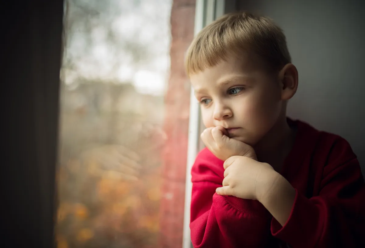 صورة لطفل مصاب يالتوحد