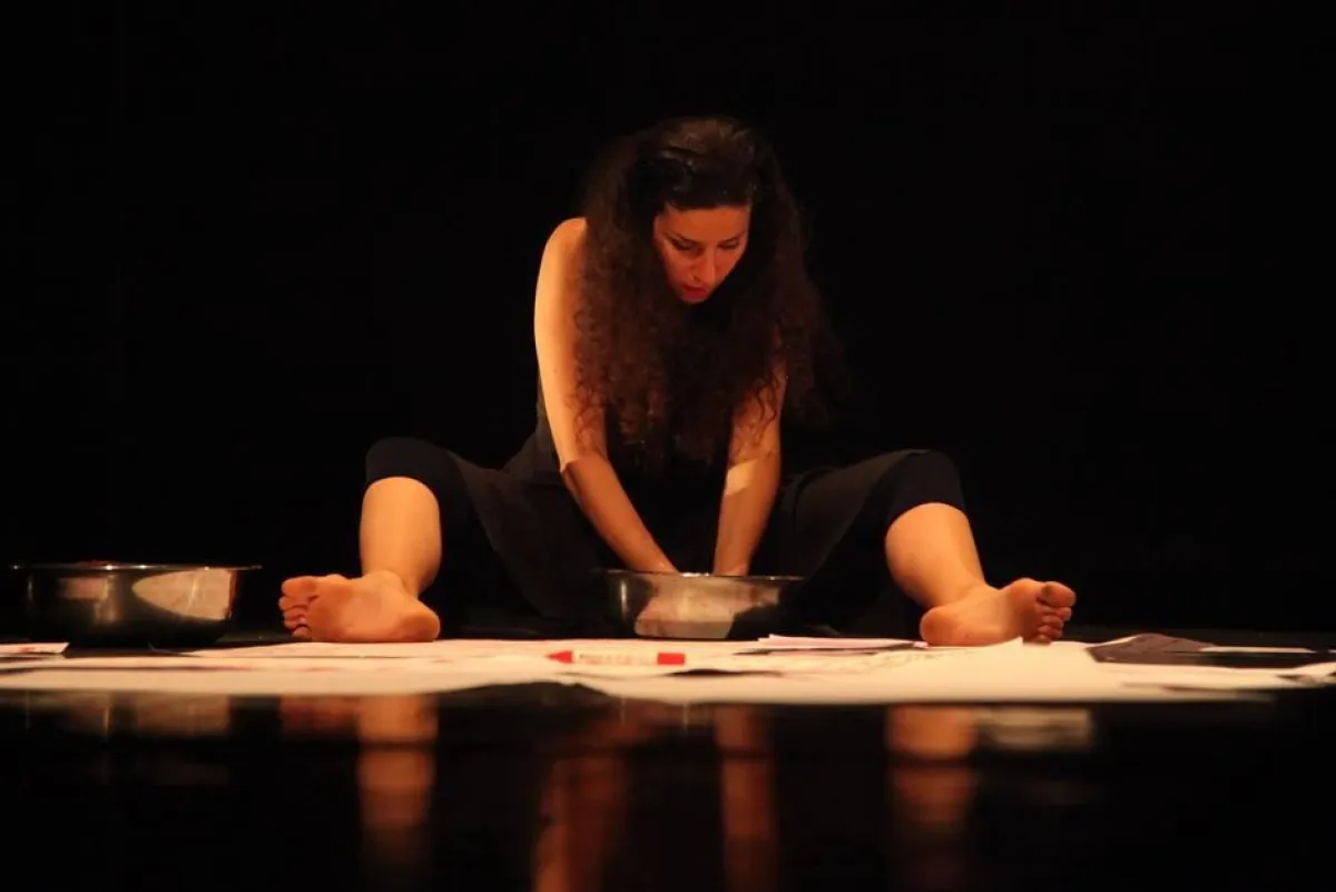 مشهد من العمل الفرنسي.jpg