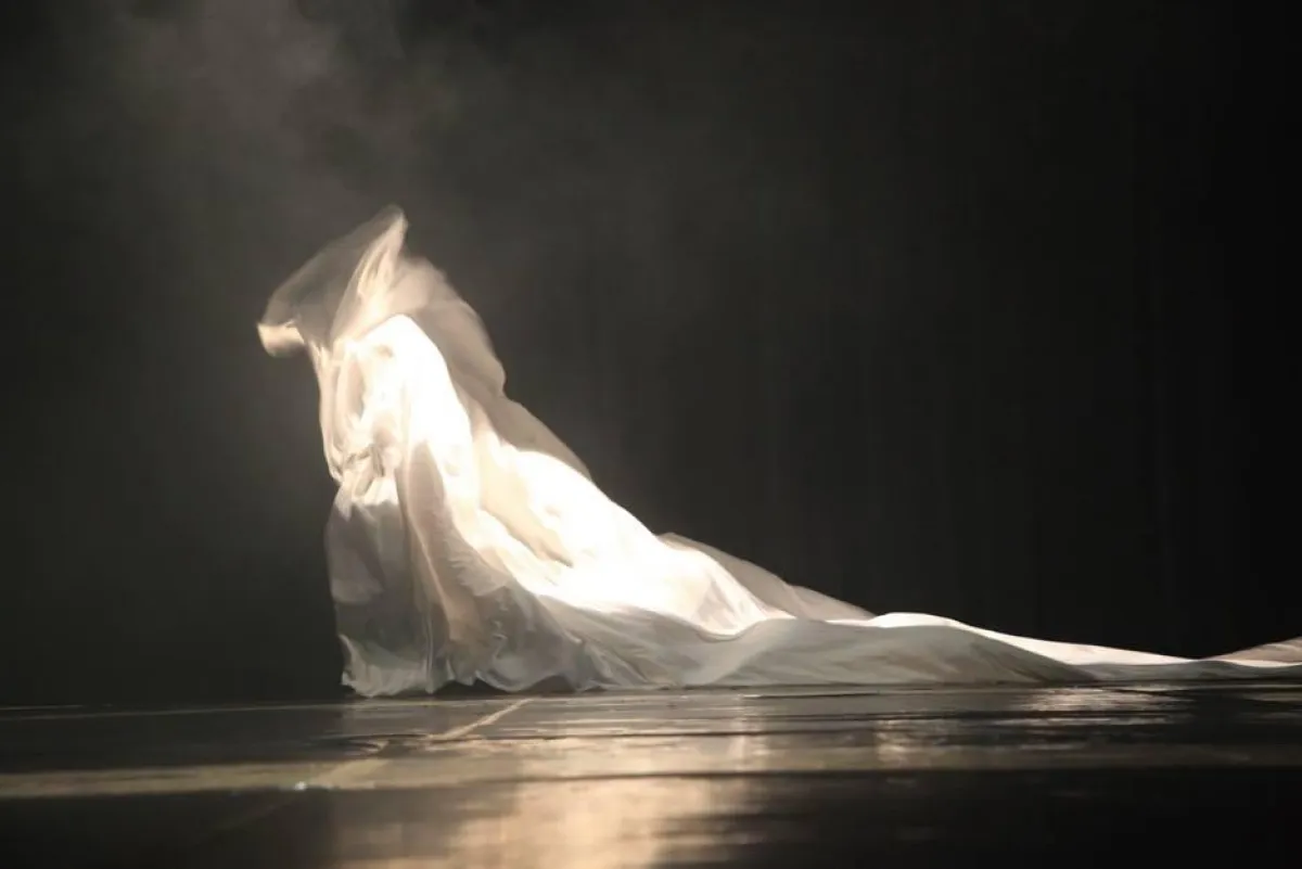 مشهد من العمل.jpg