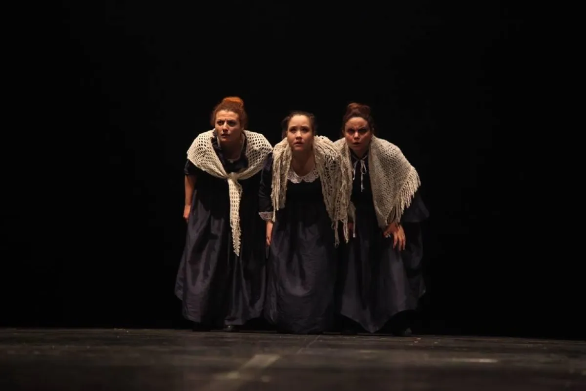 الشخصيات الثلاث من العرض.jpg