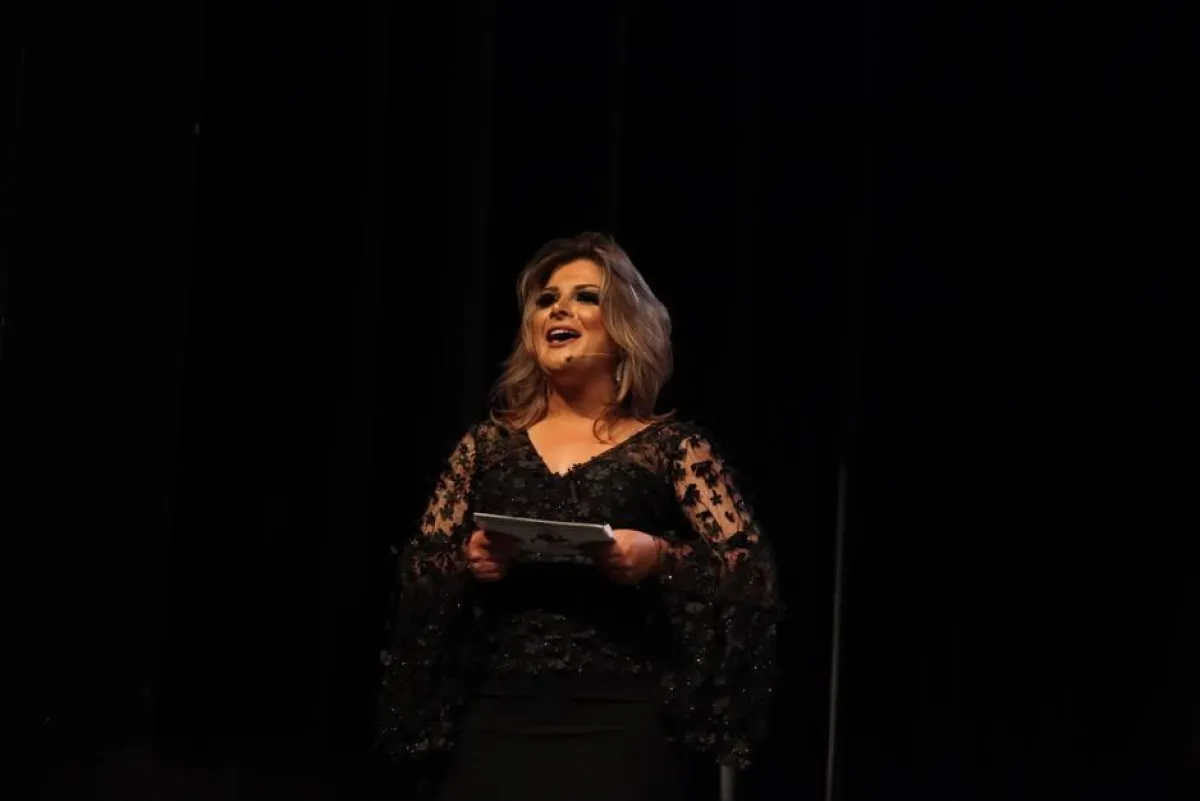 الفنانة دلال فياض من تقديم الإفتتاح.jpg