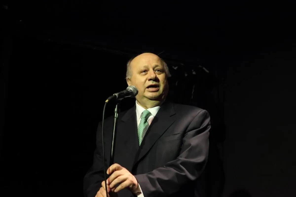 وزير الثقافة الأردني نبيه شقم يعلن انطلاق المهرجان.jpg