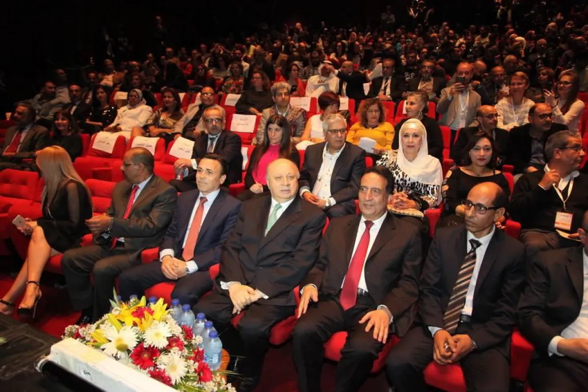 وزير الثقافة نبيه شقم ونقيب الفنانين حسين الخطيب من الافتتاح.jpg