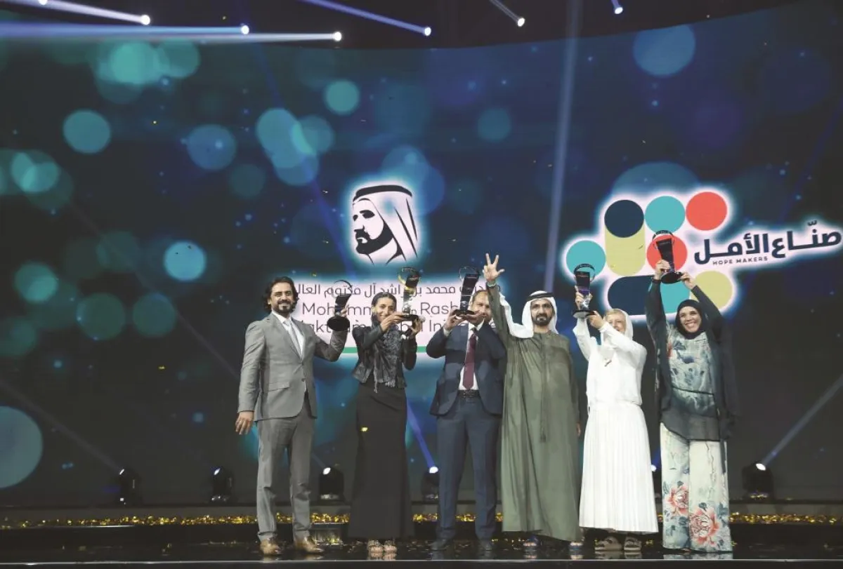 محمد بن راشد آل مكتوم يكرم صناع الأمل بدورة 2017.jpg