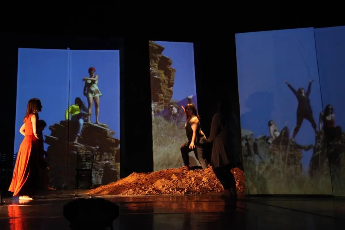 العرض السويسري نساء.jpg