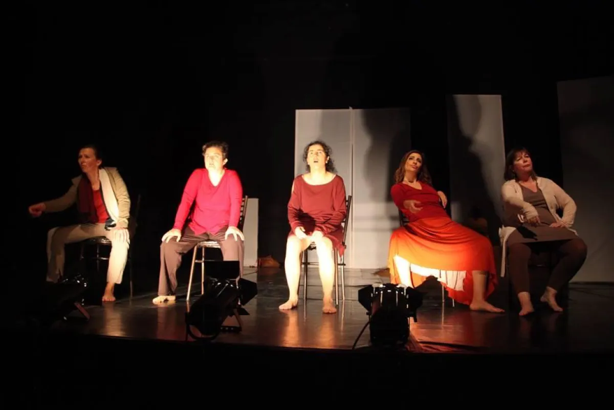 لنساء بمجتمع تحكمه الذكورية.jpg