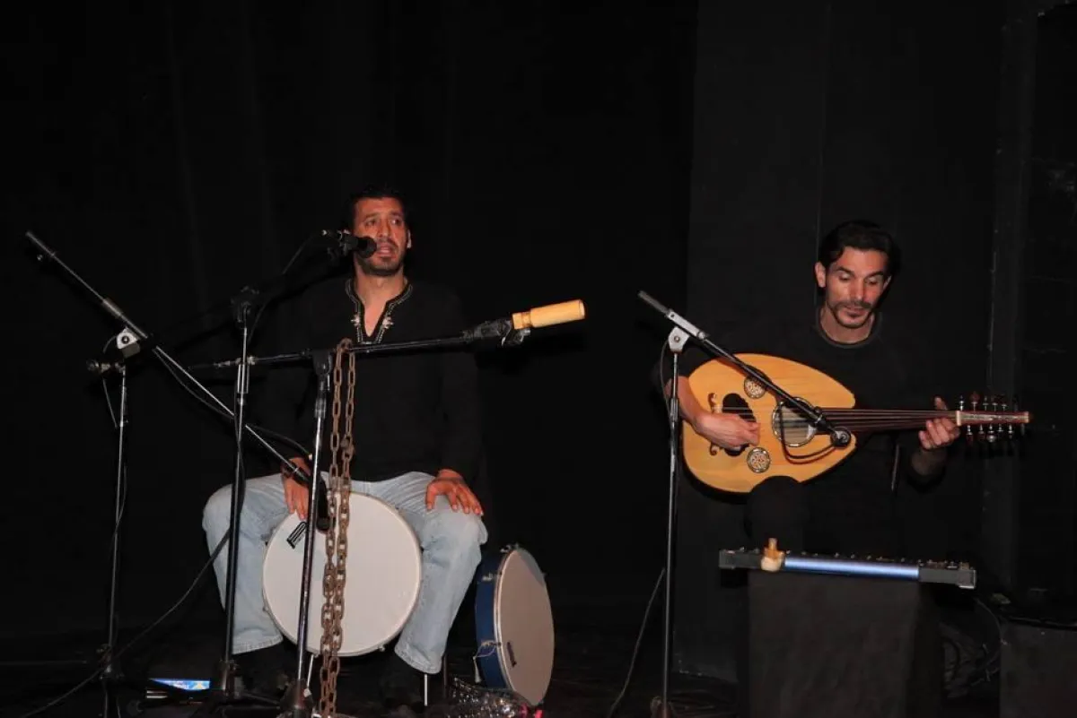 الموسيقيان أبو هنطش والراعي من العرض.jpg