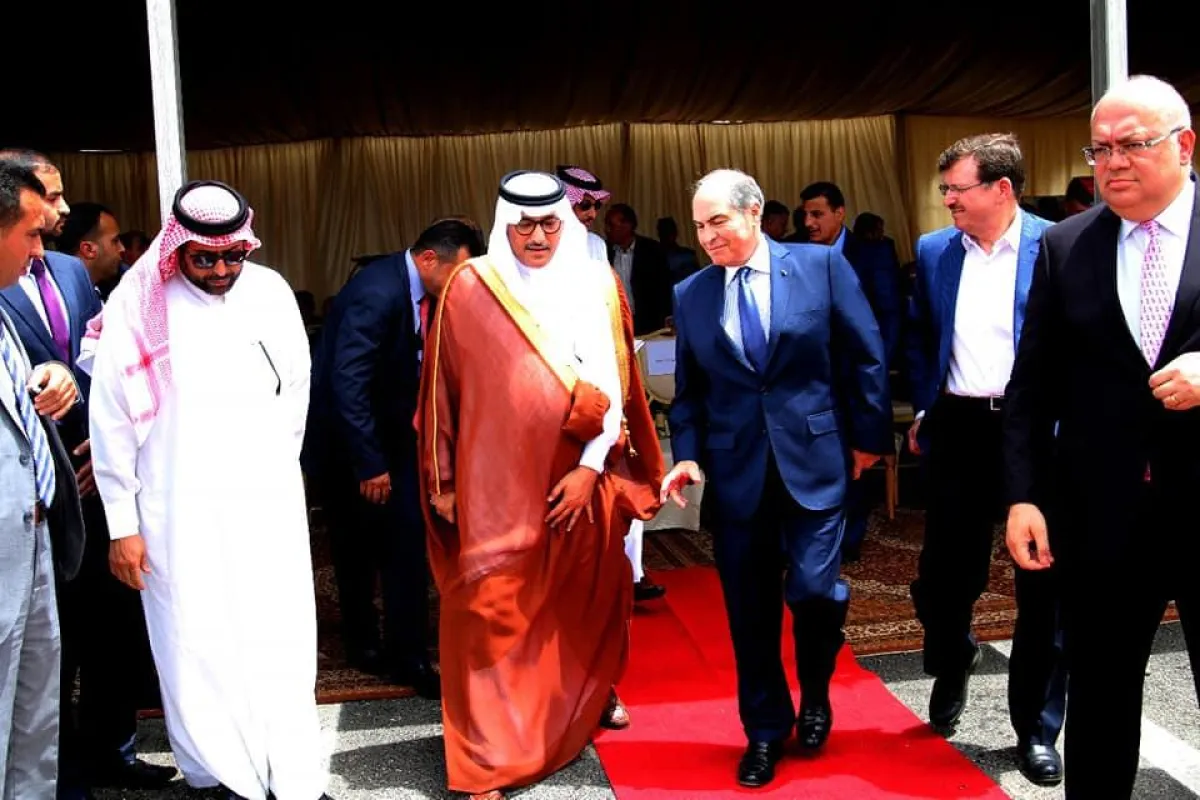 سمو الأمير ورئيس الوزراء برفقة الوزراء الأردنيين.jpg