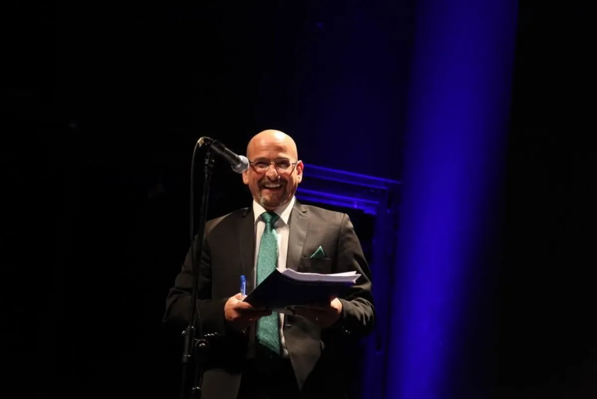 رئيس لجنة التحكيم الفنان محمد الضمور.jpg