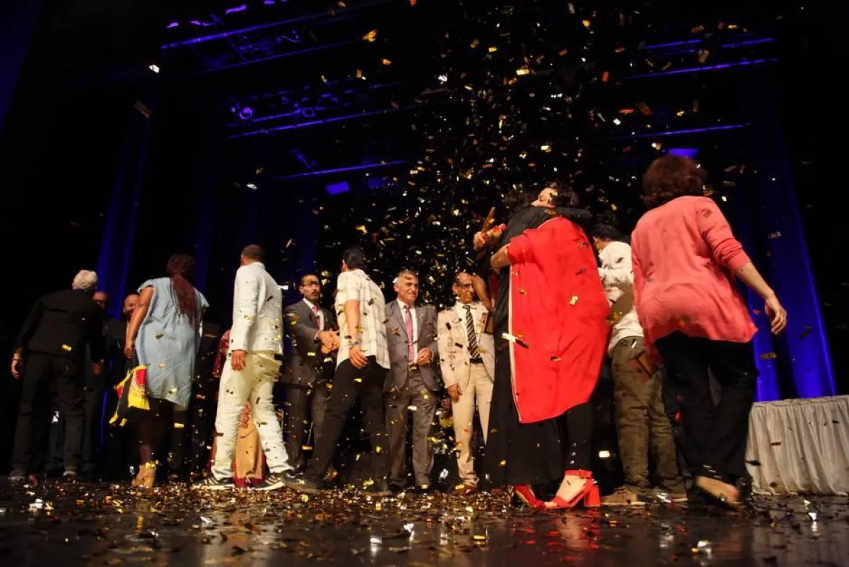 لحظة إعلان العرض الفائز بذهبية أفضل عرض متكامل للعرض التونسي الشقف.jpg