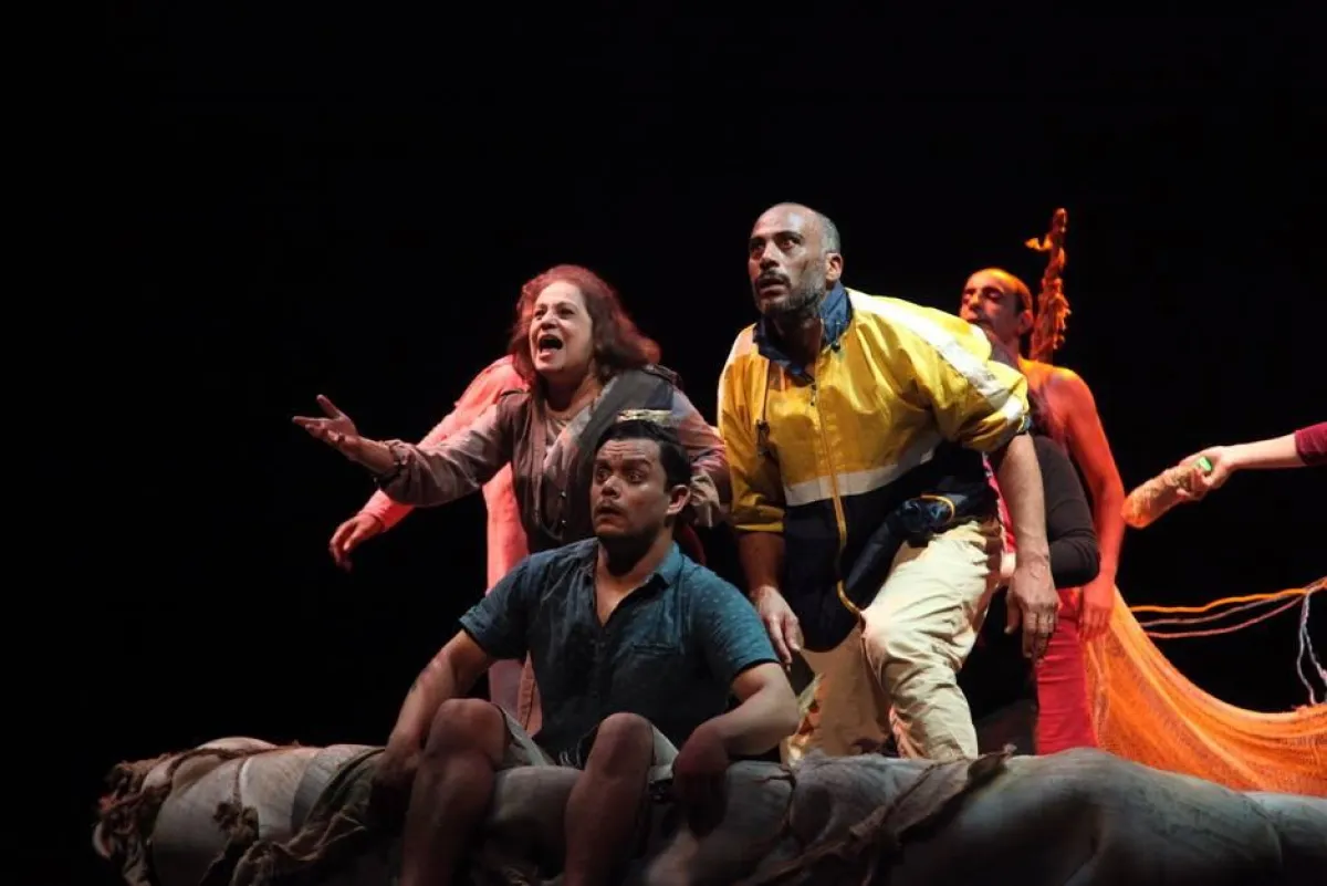 اليابسة لا تزال بعيدة.jpg