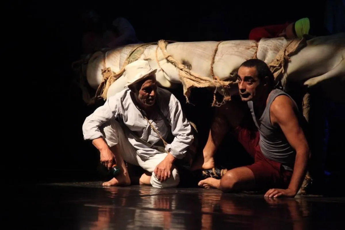 الربان مع أحد الشخصيات.jpg