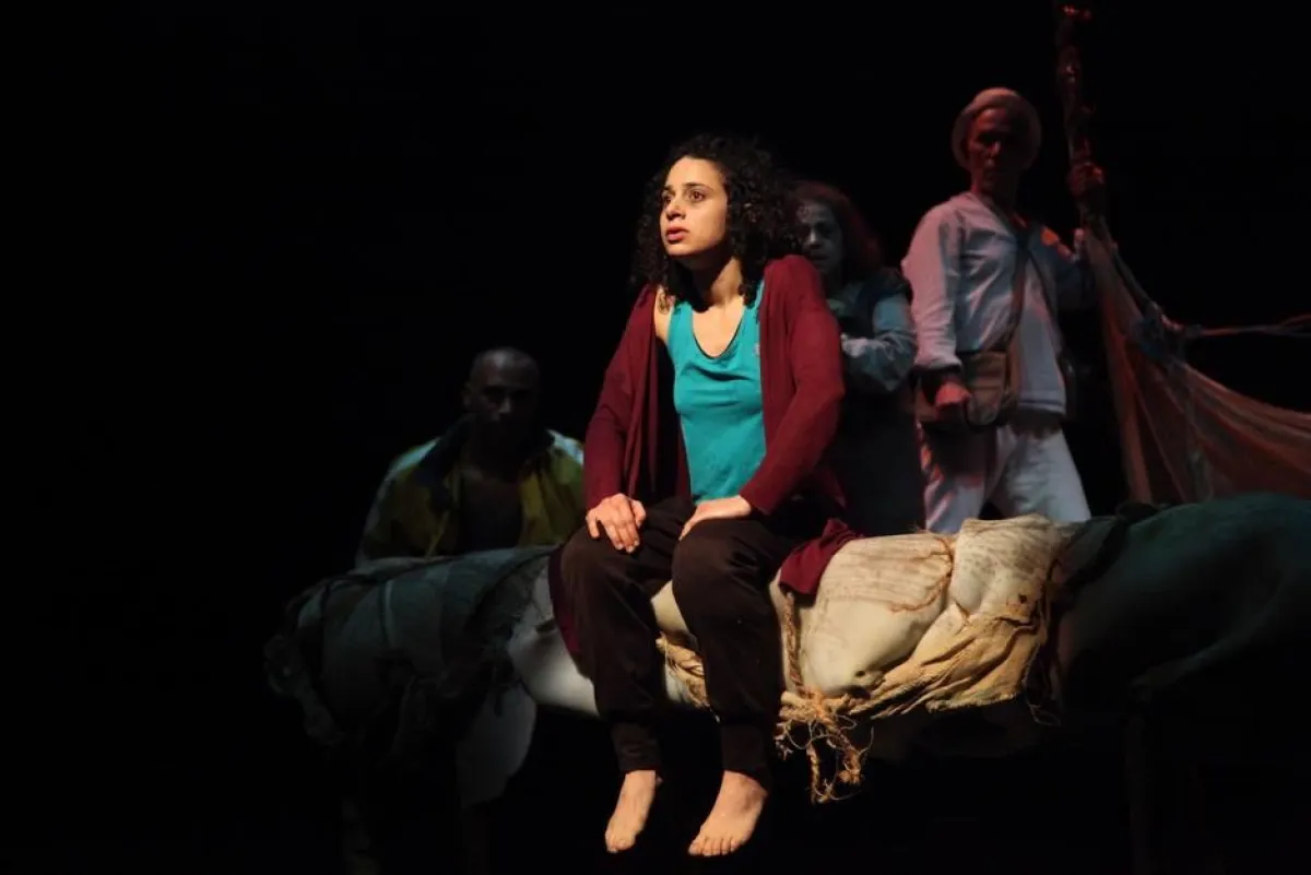 شخصية الفتاة اللبنانية من العرض.jpg