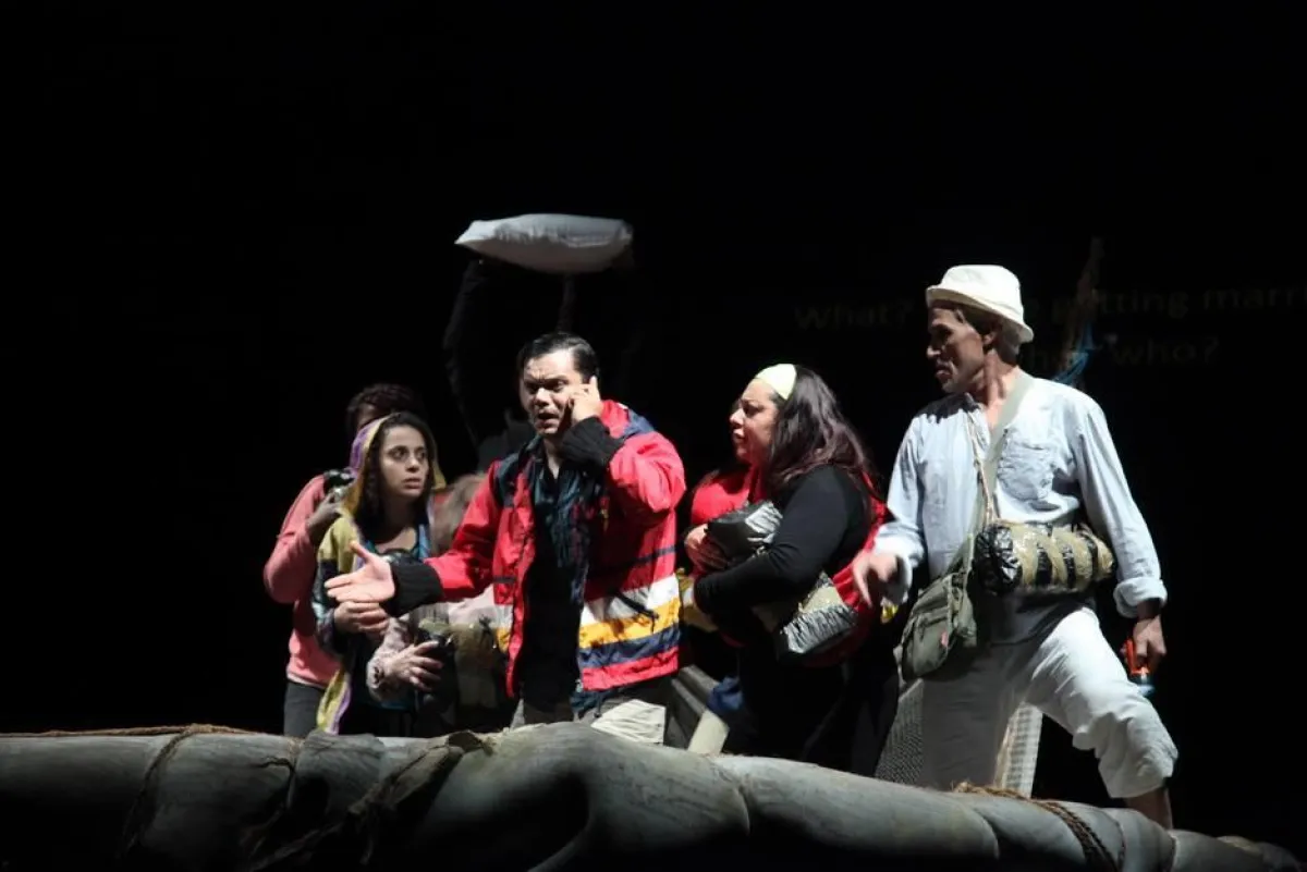 مشهد من العرض التونسي.jpg