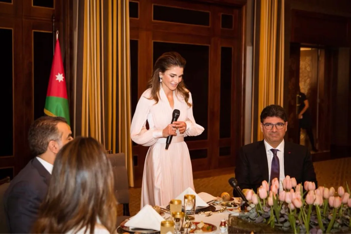 الملكة رانيا العبد الله تكرم داعمي مؤسسة نهر الأردن.jpg