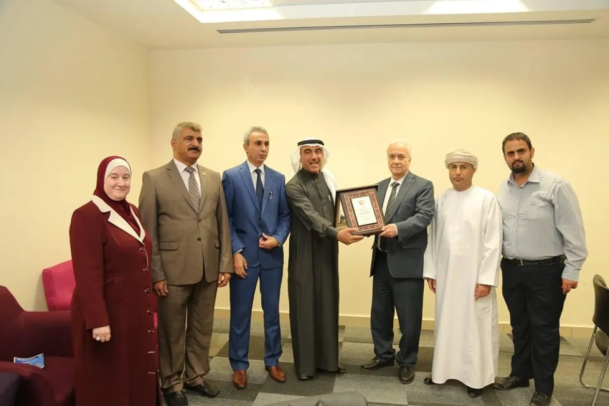 تكريم النابت من رئاسة الجامعة.jpg