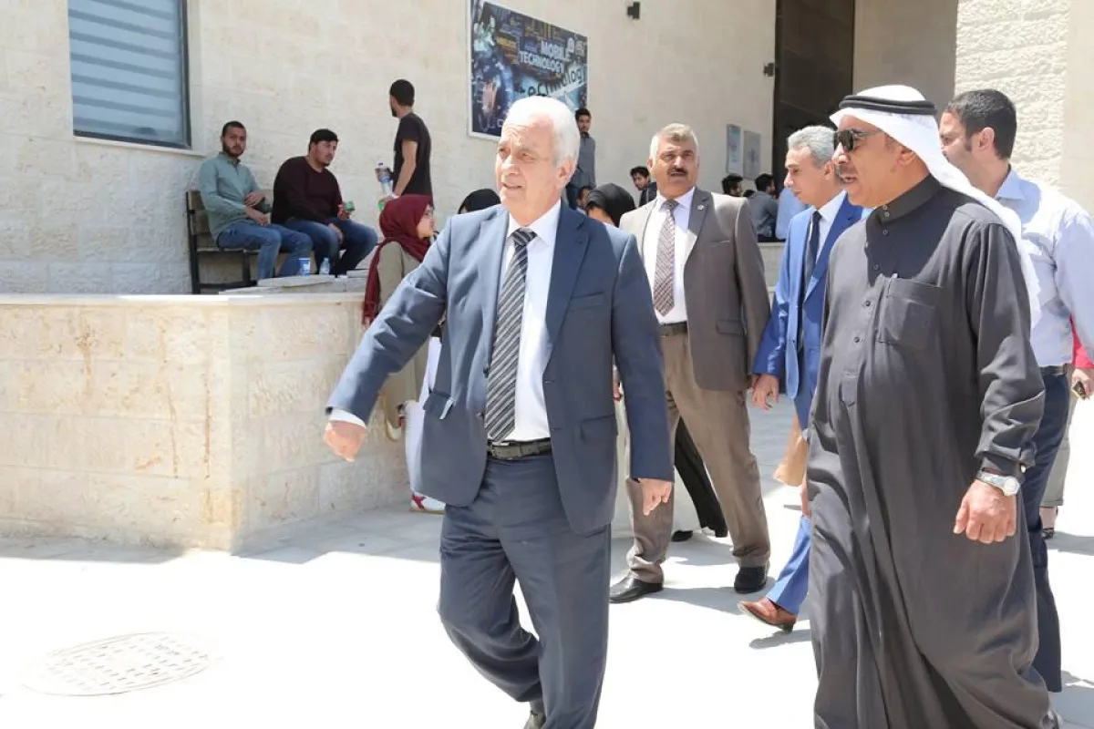 خلال استقبال رئيس الجامعة للنابت.jpg