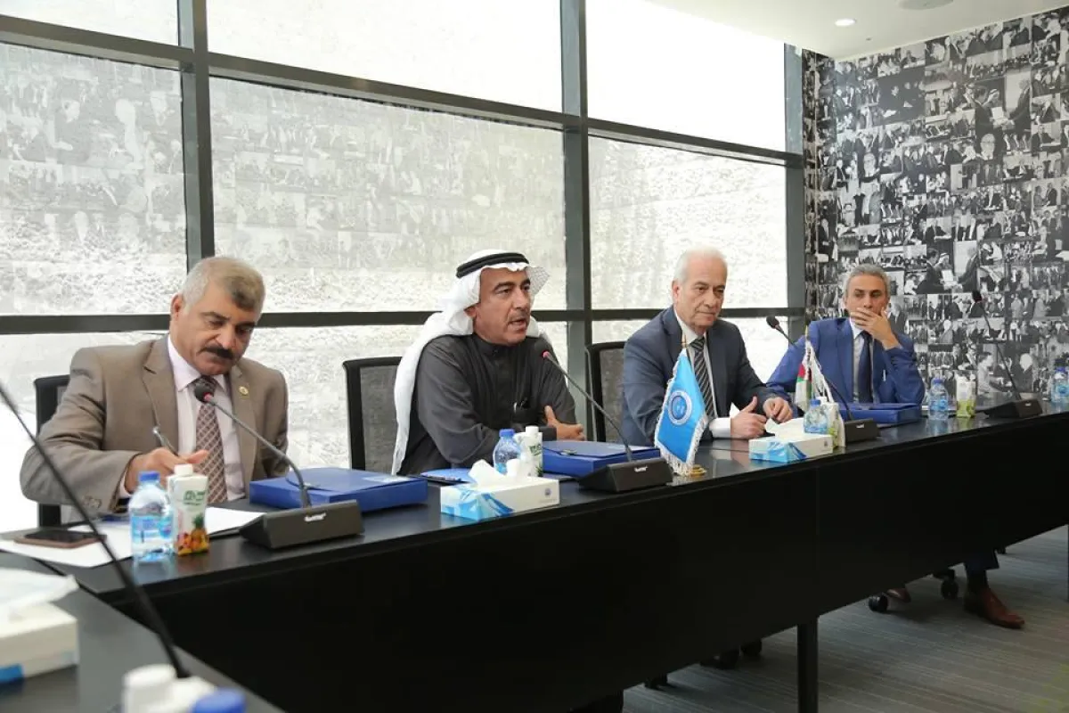 الملحق السعودي برفقة رئيس الجامعة.jpg
