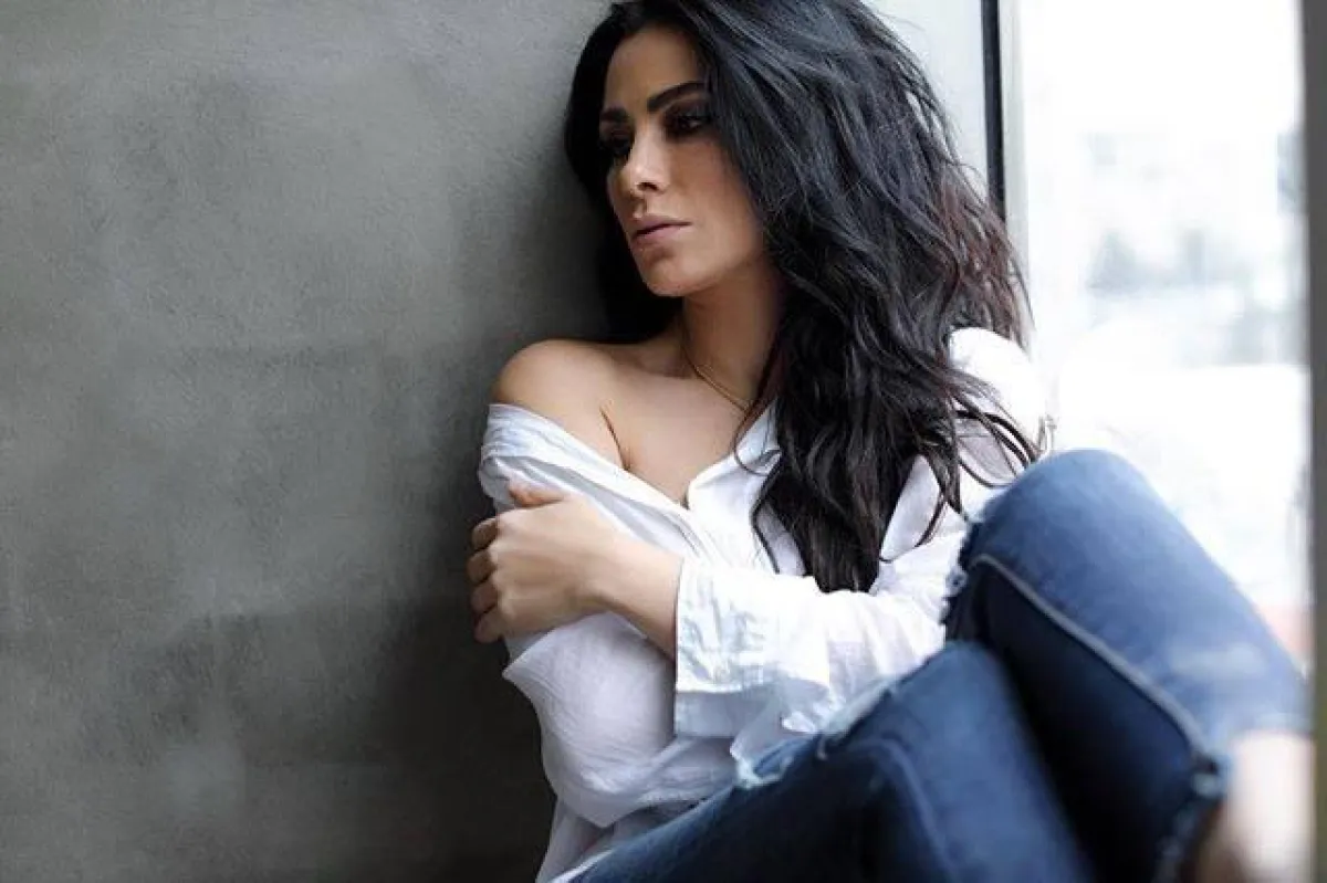 صبا مبارك تعيش قصة حب مع رجل صعيدي وتنشر صورته