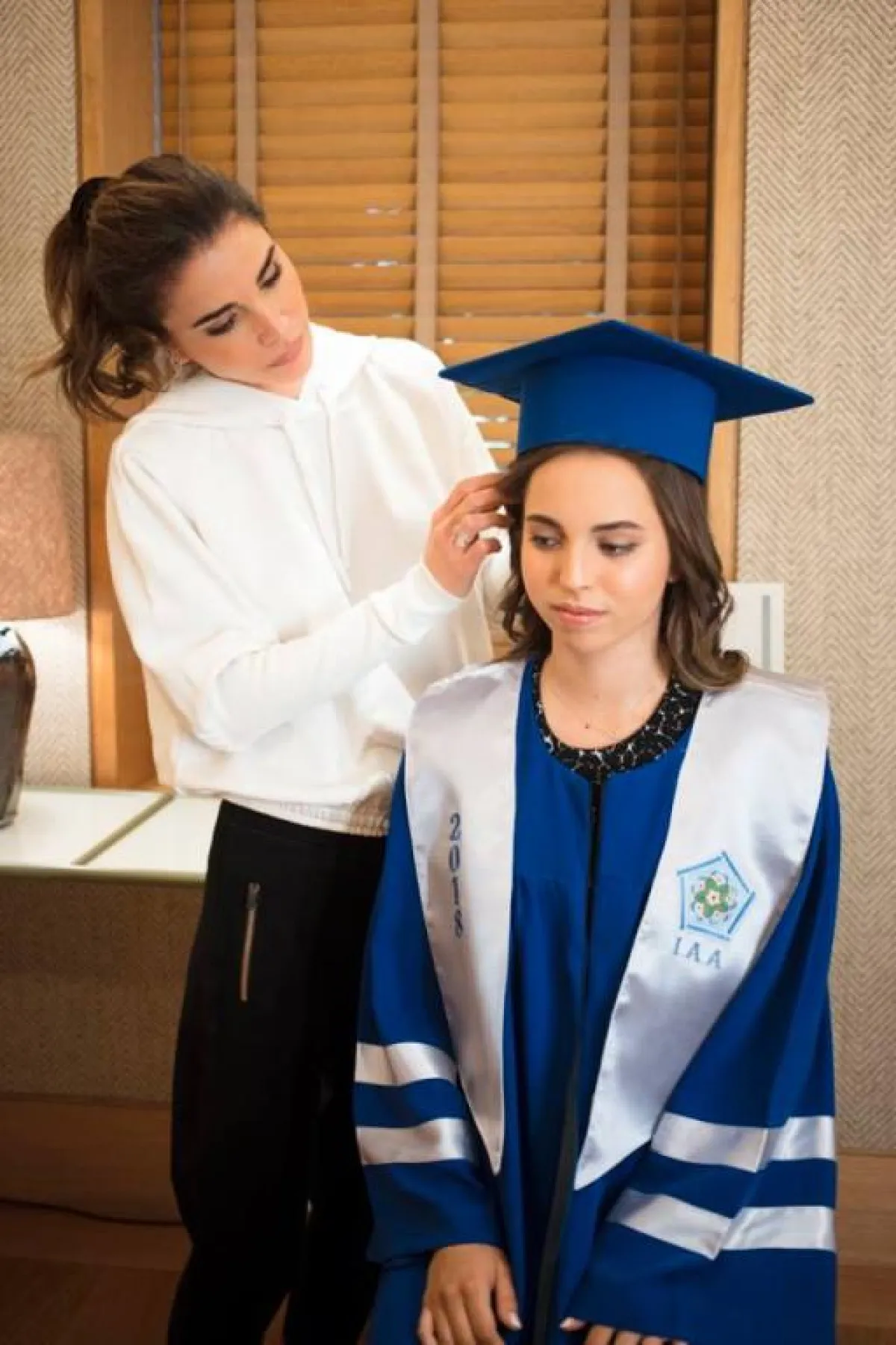 الملكة رانيا والأميرة سلمى.jpg