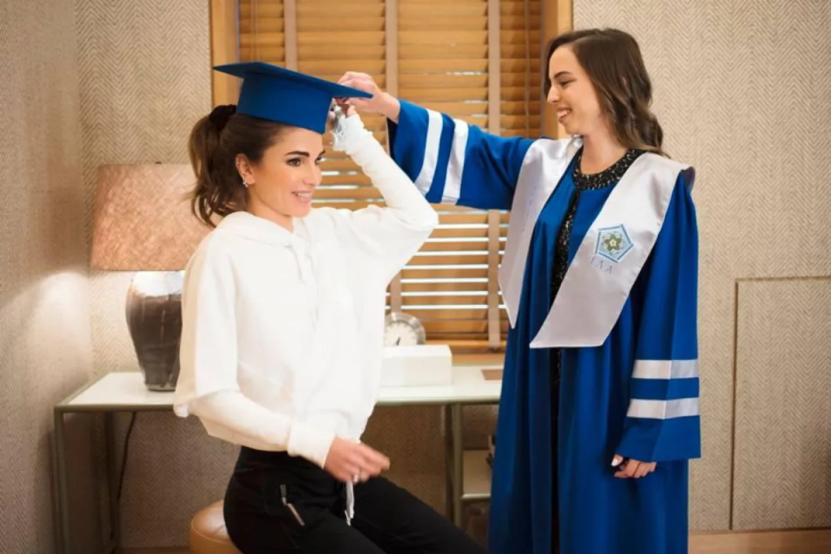 مزاح ملكي بين الملكة رانيا والأميرة سلمى.jpg