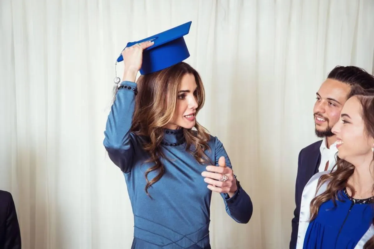 الملكة رانيا العبد الله من التخريج.jpg