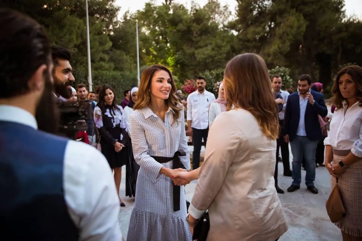 الملكة رانيا خلال مأدبة إفطار في قصر بسمان.jpg