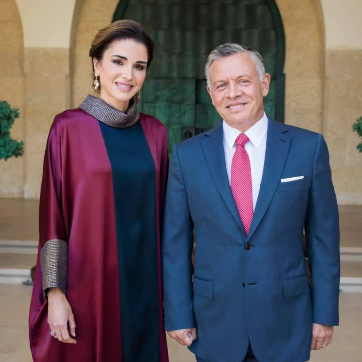الصورة التي نشرتها الملكة رانيا برفقة العاهل الأردني.jpg