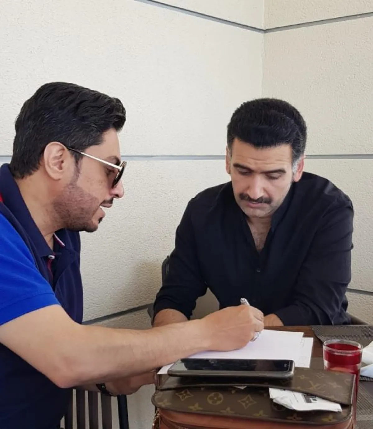 الفنان الكويتي أحمد إيراج يختار "الشرقية" لعرض مسرحيته الأولى