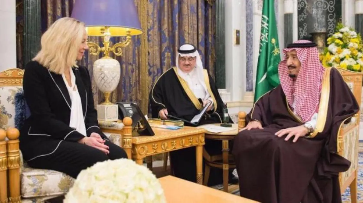 كاخ في لقاء سابق لها مع الملك سلمان.jpg