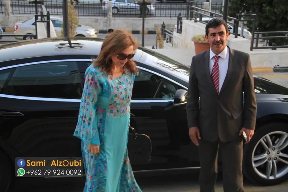 وزيرة الثقافة الأردنية لحظة وصولها للافتتاح.jpg