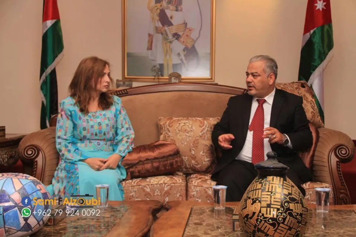 مدير المهرجان فراس الريومني برفقة النسور.jpg