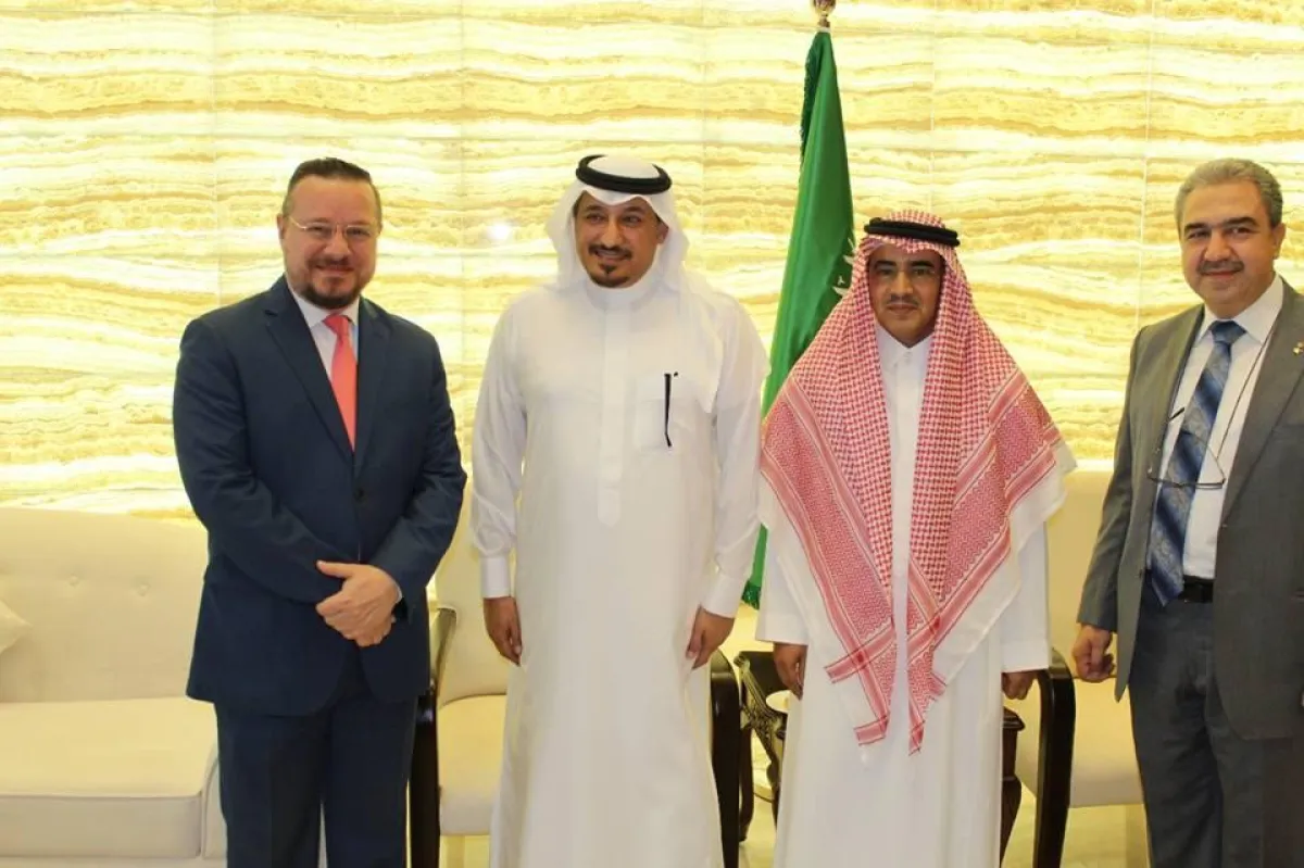 سفير خادم الحرمين من الحفل.jpg