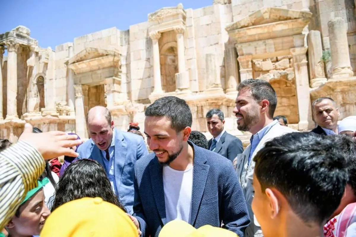 لقاء الأمير الحسين والأمير ويليام بالأطفال في جرش.jpg