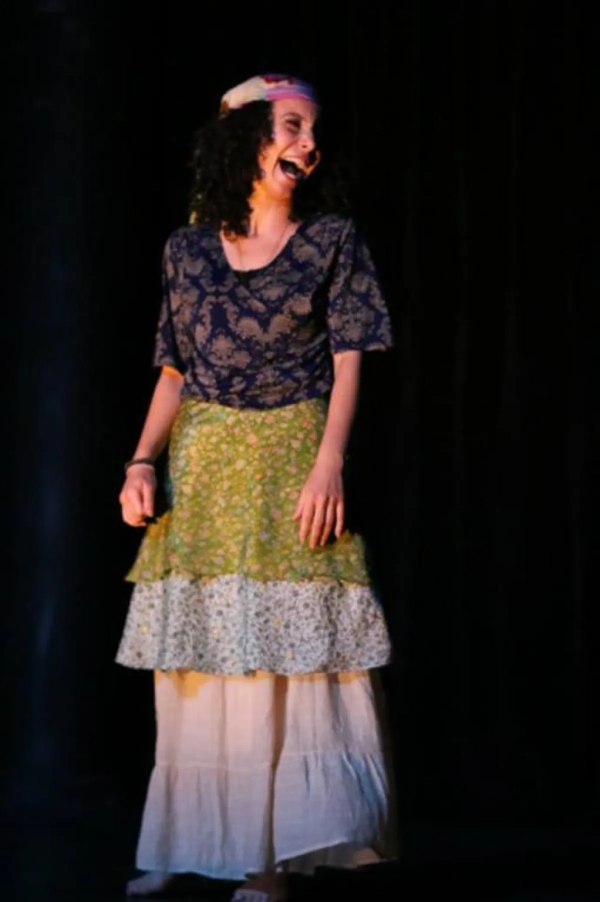 طريبة أثناء سردها لإحدى القصص.jpg