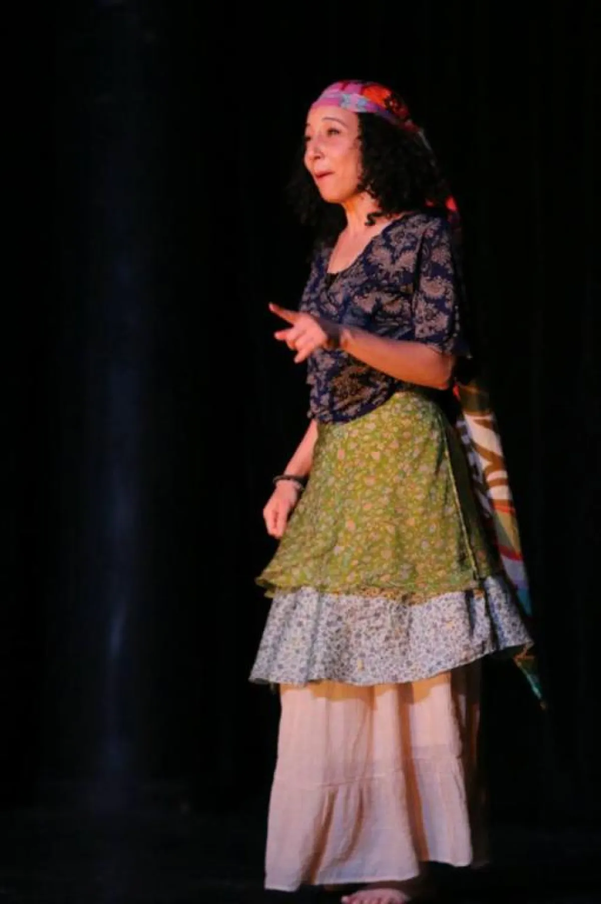 العرض الفلسطيني: الورد إلي بينهن.jpg