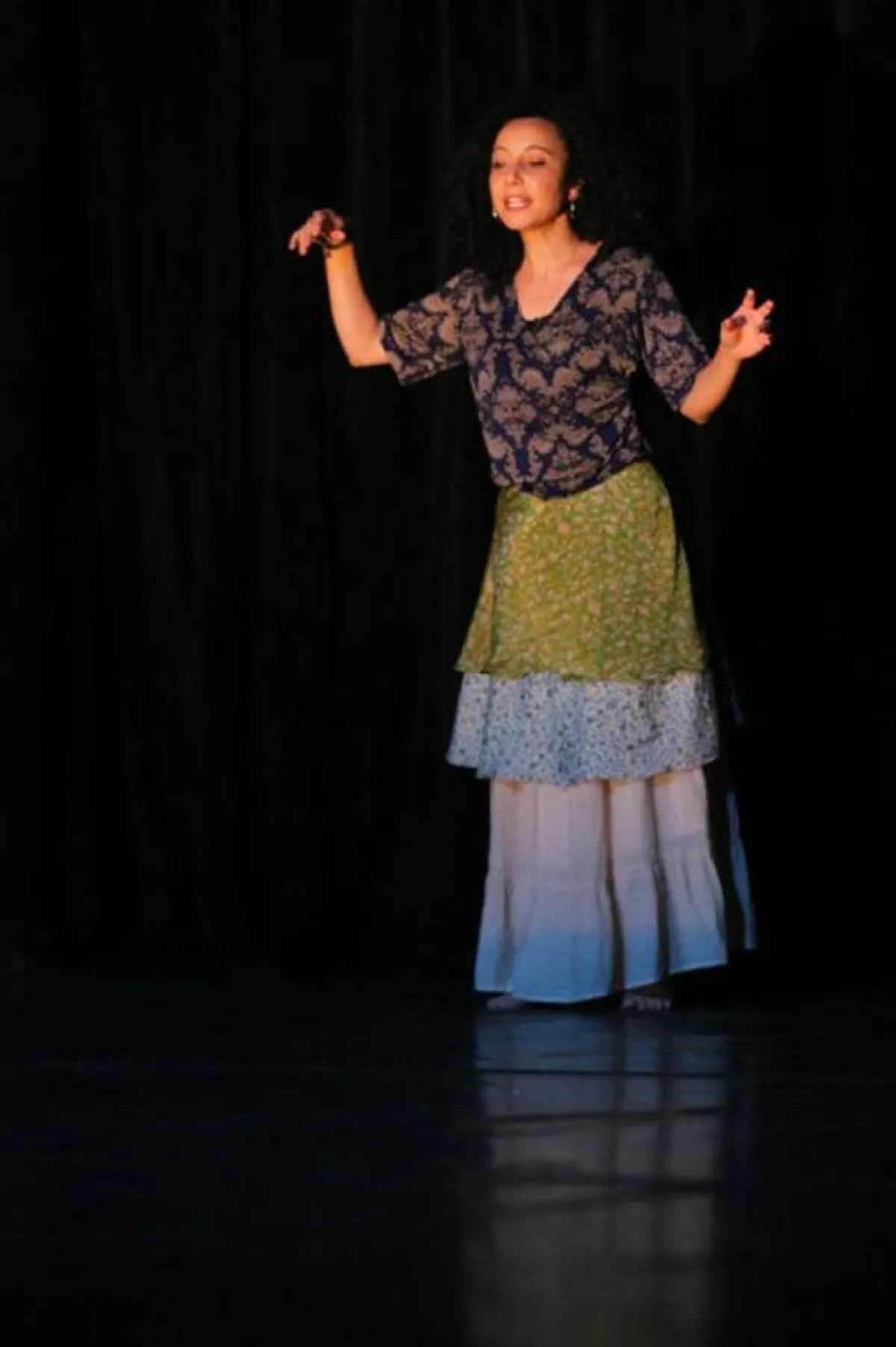 حنين طريبة من عرض: الورد إلي بينهن.jpg