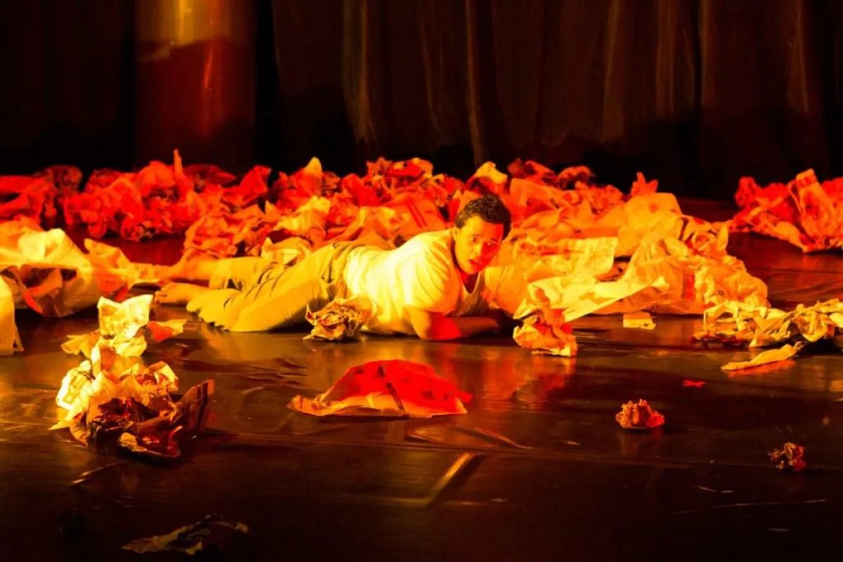 من العرض المسرحي السعودي.jpg