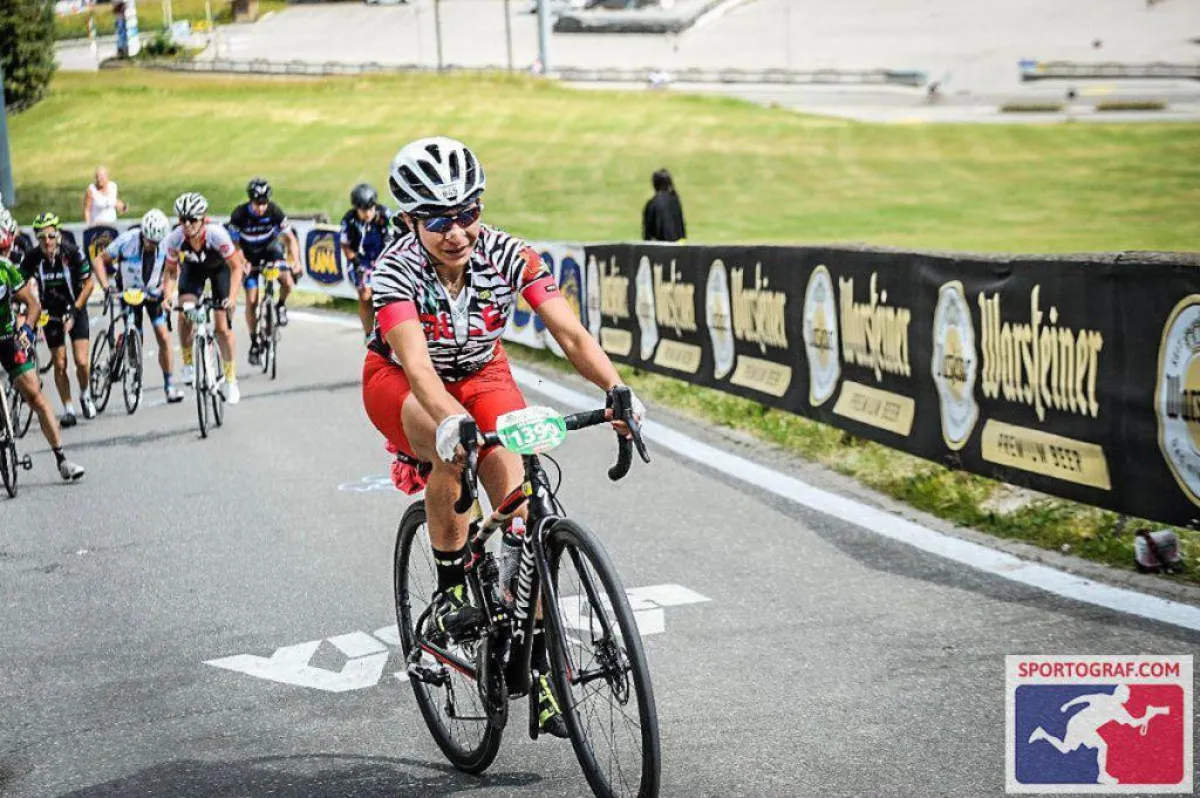 المتسابقة الأردنية لينا شحادة.jpg