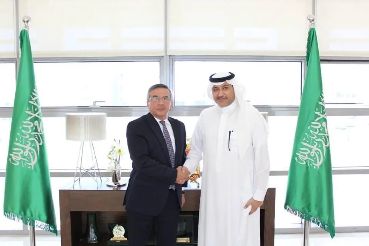سمو الأمير خالد مع السفير الأذربيجاني.jpg